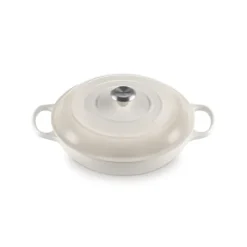 LE CREUSET Faitout Meringue en Fonte avec Intérieur Sable 30 cm Signature